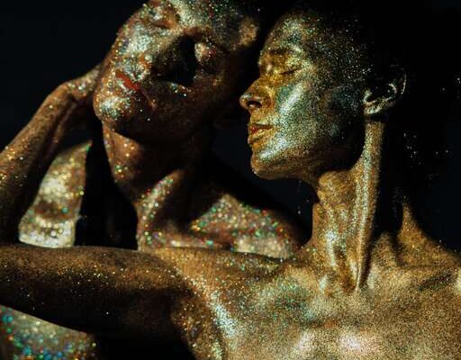 עיסוי אירוטי: גלו את הקסם המפתה שישנה את חייכם